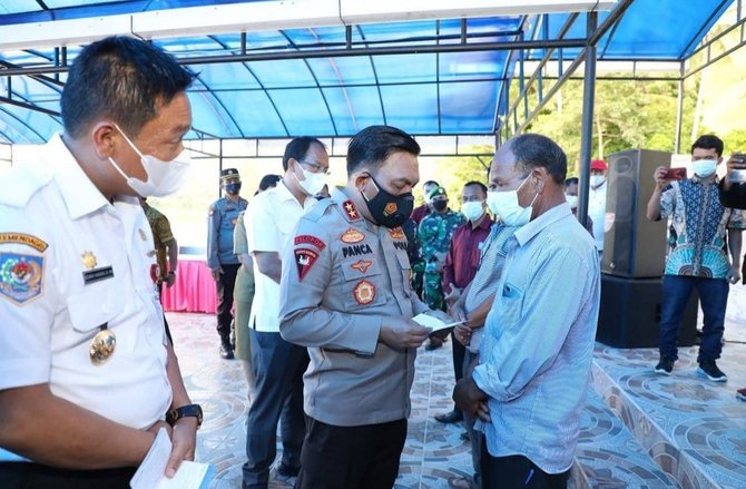 tata kawasan danau toba kapolda sumut tertibkan 49 karamba apung milik warga