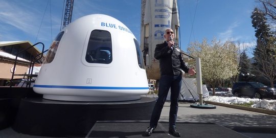 Jeff Bezos Pastikan Blue Origin Bawa Penumpang ke Luar Angkasa 20 Juli Mendatang