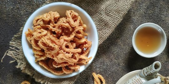 Mencicipi Gurih Manis Kue Akar Kelapa, Camilan Lebaran Khas Warga Betawi yang Unik