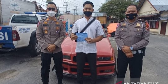 Polisi Tilang Pengendara Mobil yang Drifting di Pusat Kota Bukittinggi