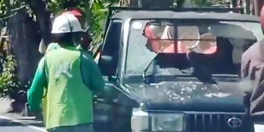 Nekat Tabrakkan Diri ke Mobil, Pemuda di Bali Kritis