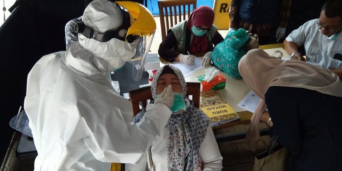 Pengendara Mobil Pribadi Jadi Sasaran Tes Usap Covid-19 di Rest Area