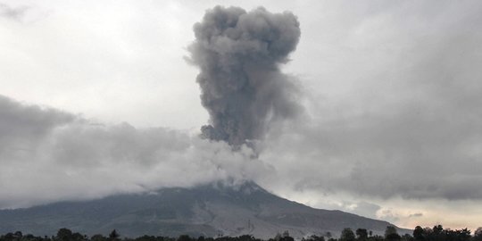 Gunung Sinabung Erupsi Lagi, Tinggi Kolom Abu Vulkanis Capai 3 Km