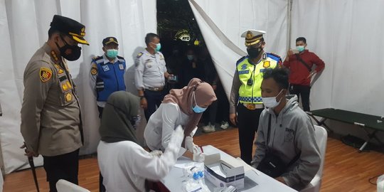 10 Pemudik Sembunyi di Truk Pengangkut Motor Negatif Covid-19