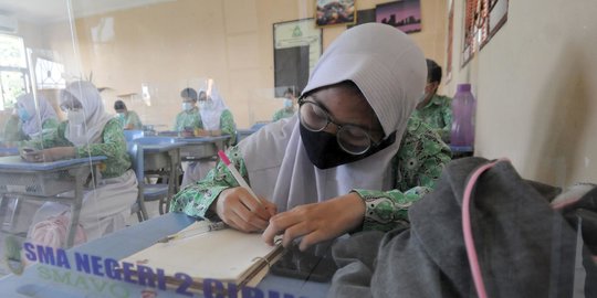 Respons Kemenag Terkait Pembatalan SKB 3 Menteri Seragam Sekolah