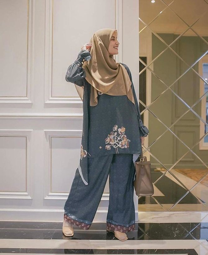 artis yang punya bisnis baju muslim