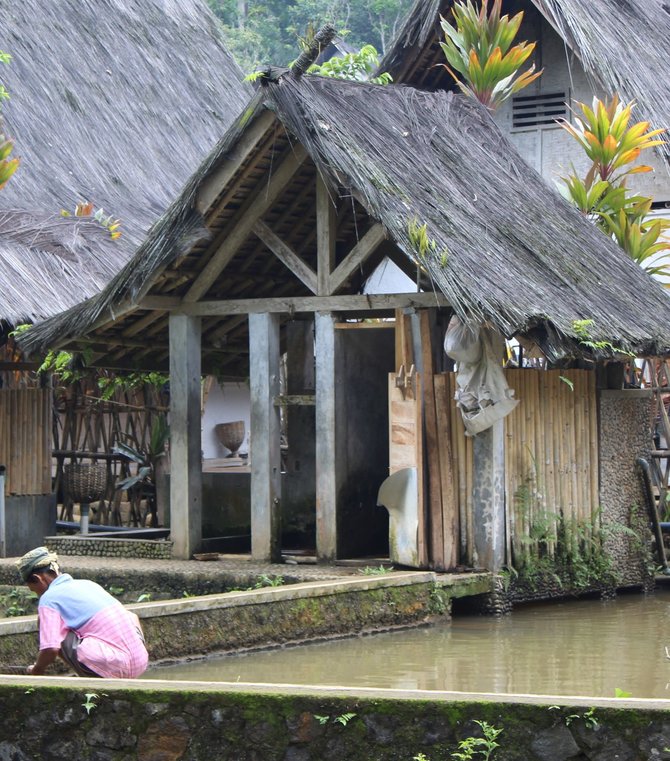 Kampung Naga Menjaga Warisan Leluhur Tanpa Tersentuh Listrik Merdeka Com