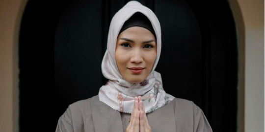 5 Potret Aulia Sarah Kenakan Hijab, Makin Memesona