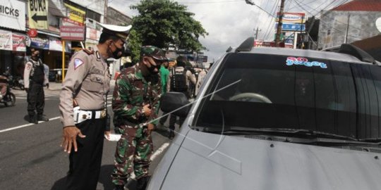 Petugas Putar Balik 751 Kendaraan di Perbatasan Yogyakarta