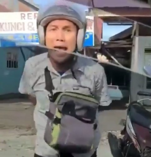 viral pria ngamuk amp berkata kasar pada wanita pengendara mobil ngaku diserempet