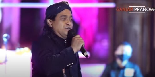 Bikin Pangling, Pria Mirip Didi Kempot Ini Gegerkan Panggung Kahanan di Solo