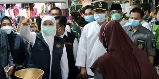 Ditemani Gus Ipul, Khofifah Minta Ibu-Ibu Tenang Karena Harga Pangan Stabil