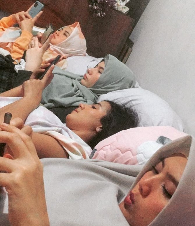main bareng ini potret kebersamaan para pemain rumah bidadari di balik layar