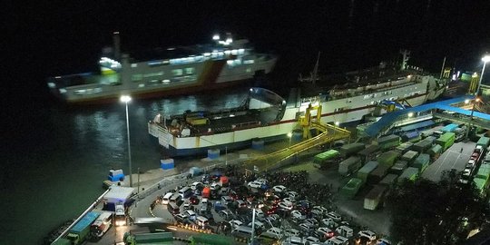 Sambangi Pelabuhan Merak, Puan Minta Distribusi Logistik Lebaran Tak Terganggu