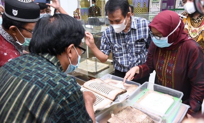 simpan 70 manuskrip kuno intip koleksi museum sejarah alquran di sumut