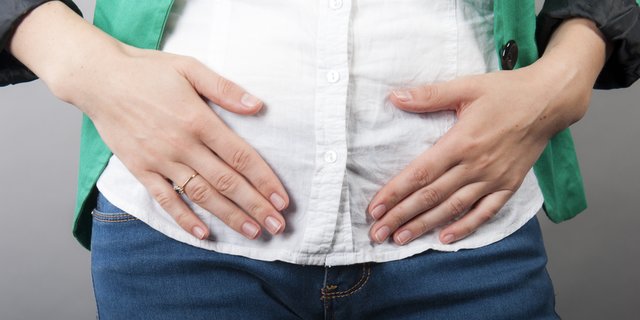 5 Cara Atasi Sakit Perut Akibat Kekenyangan Mudah Dan Ampuh Merdeka Com