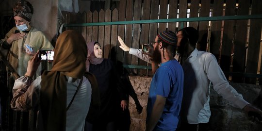 "Saya Tidak akan Tinggalkan Rumah Ini Kecuali Saya Mati"