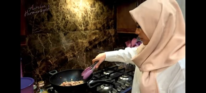 hamil anak pertama aurel hermansyah ngidam masakan mahal