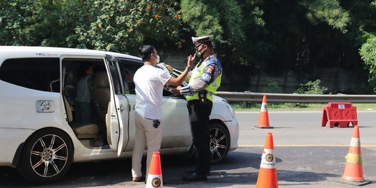 Tak Bawa Surat Pengantar, Puluhan Pemudik Masuk Sulbar Diputar Balik ke Sulsel