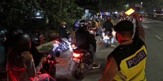 20 Pemudik Naik Motor dari Jakarta Terjaring di Pos Penyekatan Ajibarang Banyumas