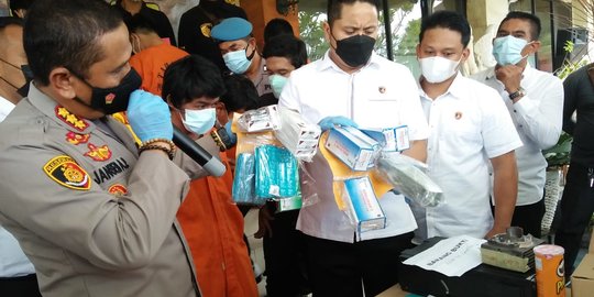 Dua Pria di Bali Curi Ratusan Obat di Apotek Kimia Farma untuk Dijual ke Warung