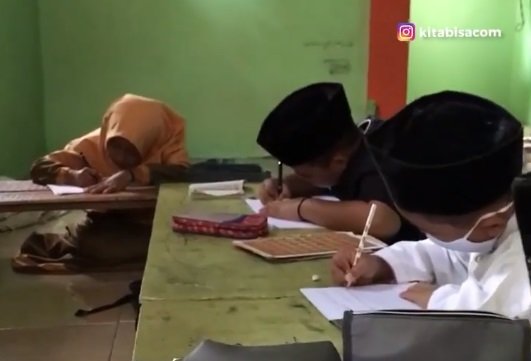 kisah haru nyai tun jadi guru ngaji rela ajari santri meski tak bisa lihat