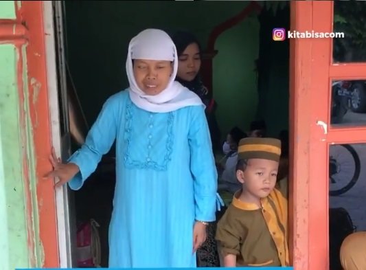 kisah haru nyai tun jadi guru ngaji rela ajari santri meski tak bisa lihat