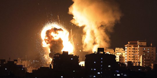 Penampakan Serangan Udara Israel Hantam Jalur Gaza, 20 Tewas