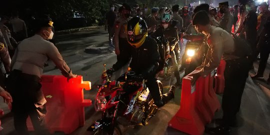 Pemudik Motor Diizinkan Lewati Pos Penyekatan Kedungwaringin