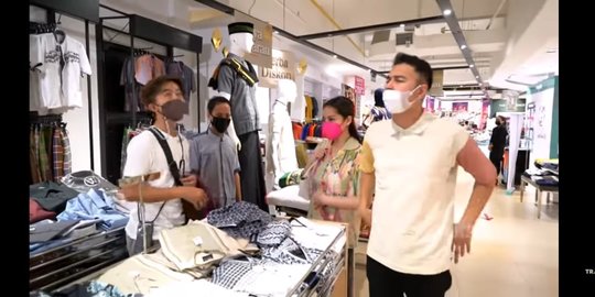 Datang ke Mal, Nagita Slavina Tiba-tiba Ajak Petugas Kebersihan Belanja Baju