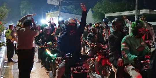 Polisi Tangkap 4 Pemudik Diduga Provokator Terobos Penyekatan di Bekasi