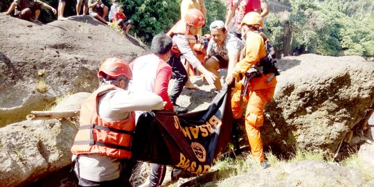 Terjatuh ke Sungai Setelah Tabrak Pembatas Jalan, Pengendara Motor di Badung Tewas