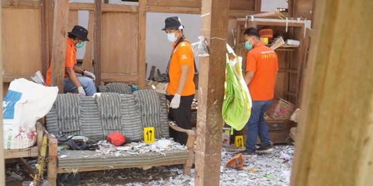 Polisi Olah TKP Ledakan Petasan yang Menewaskan Dua Warga di Tulungagung