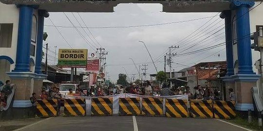 CEK FAKTA: Tidak Benar Foto Perbatasan di Konawe Ditutup Saat Larangan Mudik