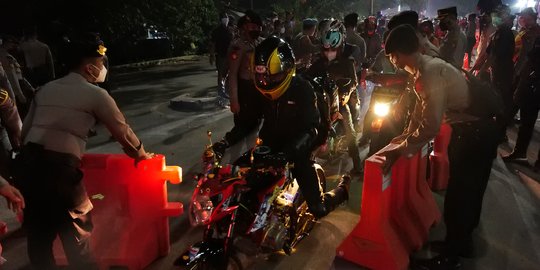 Begini Alasan Polda Metro Ambil Diskresi Loloskan Pemudik Jebol Pos Kedungwaringin