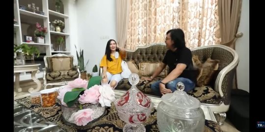Gak Cuma di TV, Iis Dahlia Juga Aslinya Galak dan Bawel