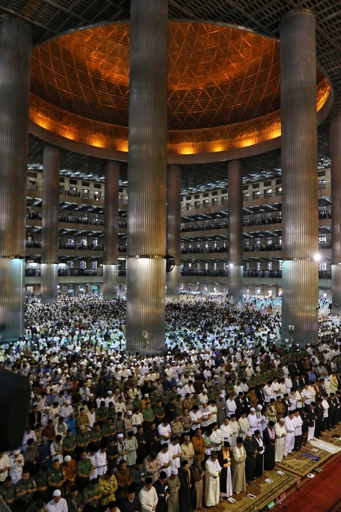 salat idul fitri di masjid istiqlal