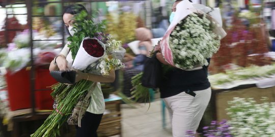 Berburu bunga cantik jelang Idul Fitri