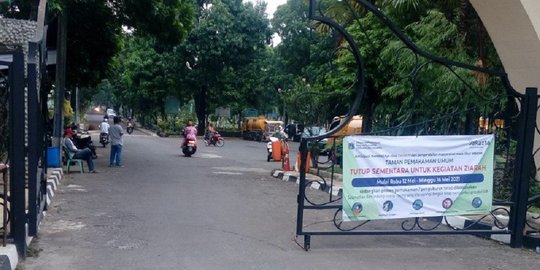Menengok Kondisi TPU Pondok Kelapa saat Ziarah Kubur Lebaran Dilarang