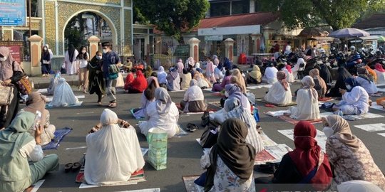 Jemaah Masjid Sunda Kelapa Salat Id Taat Protokol Kesehatan