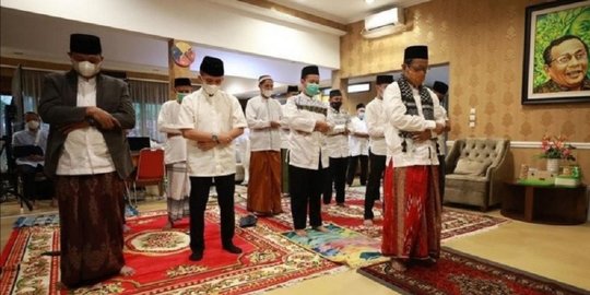 Lebaran di Rumah Dinas, Mahfud MD Tunda Sungkeman ke Ibunda