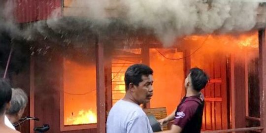 4 Bangunan di Samarinda Terbakar saat Lebaran, Api Diduga dari Dapur Warga