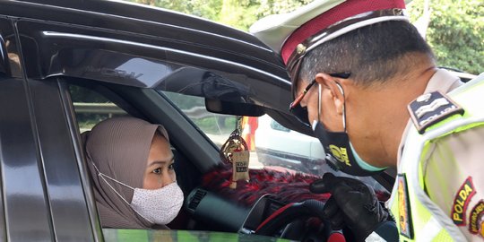 896 Kendaraan Diputar Balik di Gerbang Tol Cikarang Barat pada Hari Pertama Lebaran