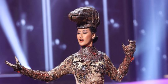 Gaya Ayu Maulida Putri Berkostum Komodo di Miss Universe 2021