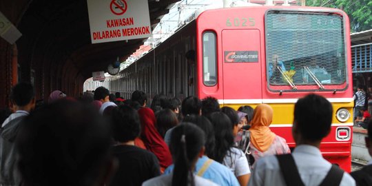 Disentil Menhub Tak Profesional, KCI Tambah 6 Jadwal Kereta untuk Kurangi Kepadatan