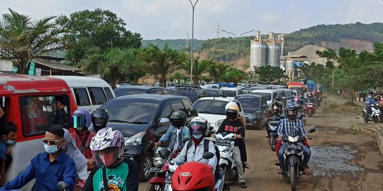 Pantai Anyer Diserbu Wisatawan di Hari Ketiga Lebaran, Lalu Lintas Macet