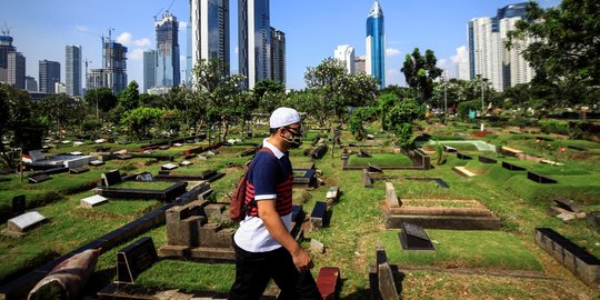 Ramai Peziarah, 14 TPU di Jakarta Dijaga Ketat