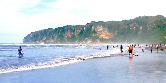 Pantai Parangtritis Dikunjungi 30.910 Orang Selama Libur Lebaran