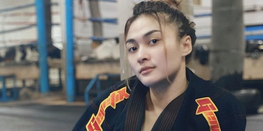 Presenter Cantik Fina Phillipe Ngamuk, Unggah Foto Olahraga Komennya pada Otak Mesum