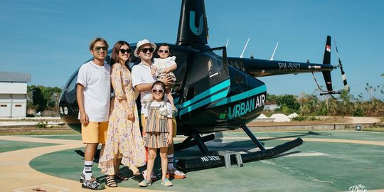 5 Potret Keluarga Ruben Onsu dan Sarwendah Nikmati Pemandangan Bali Naik Helikopter